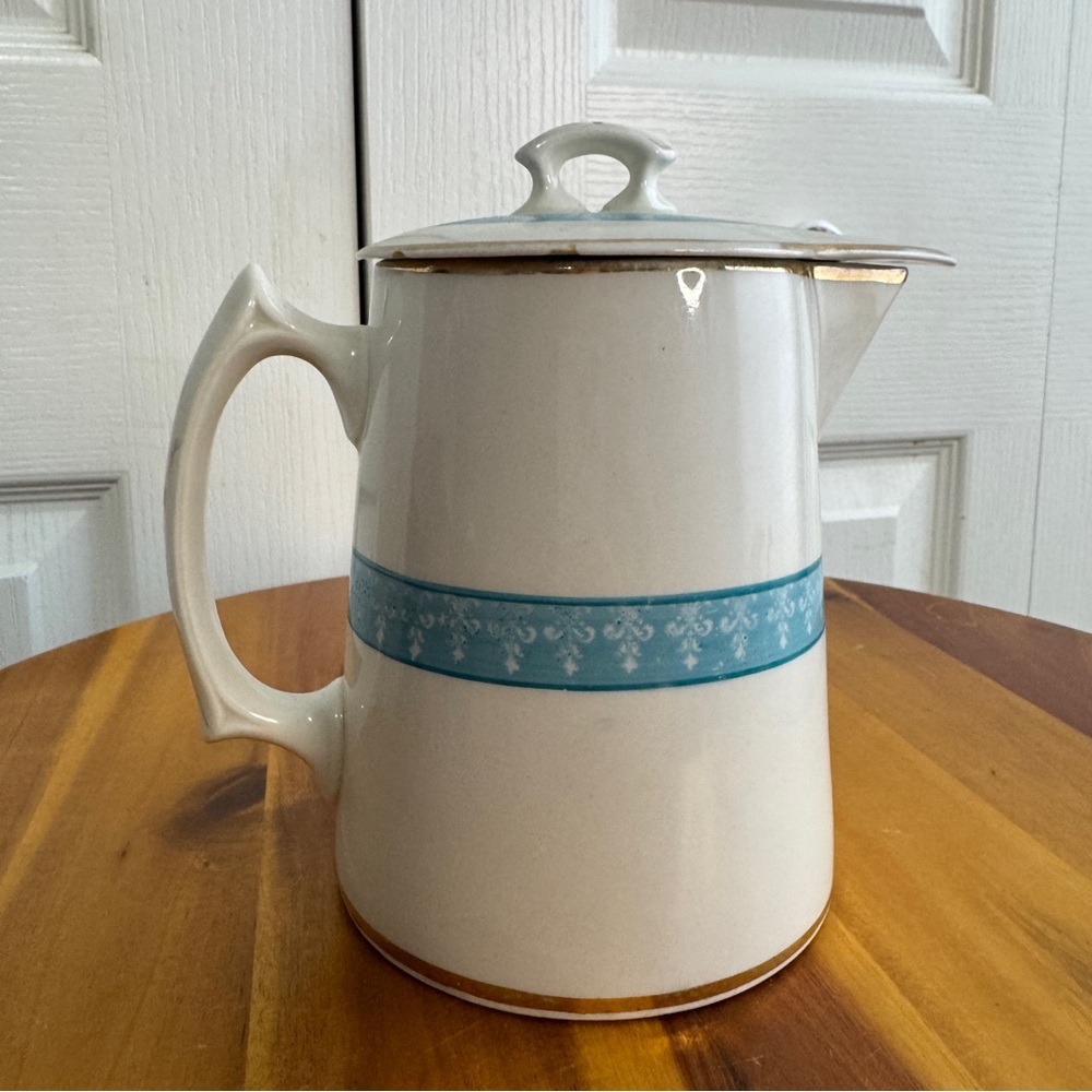 Edwin M Knowles Semi Vitreous pitcher with lid‎